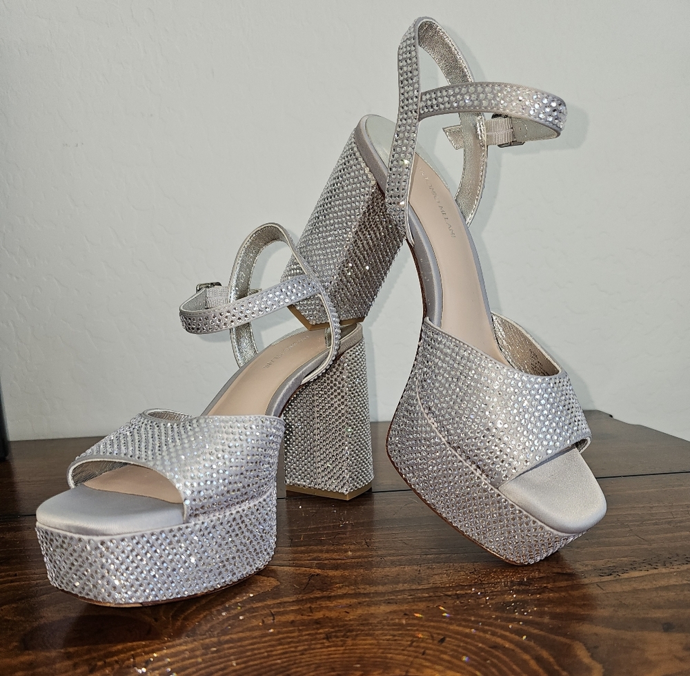 NWOB ANTONIO MELANI Silver Shimmer Rhinestone Platform Heels. Women's Size 9.5